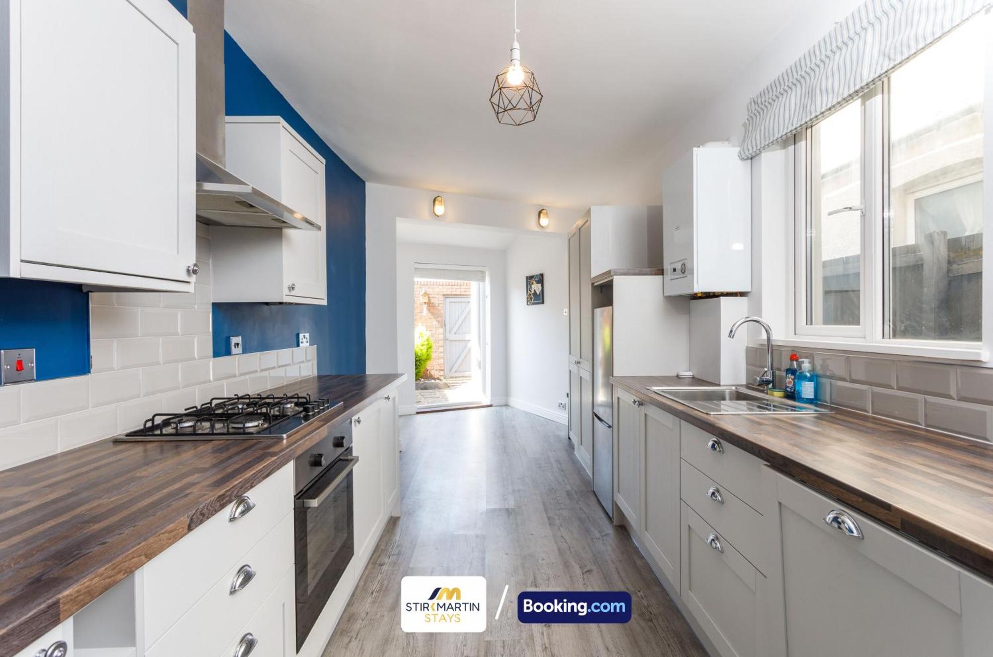 Comfy 3Bed House By Stirkmartin Stays Short Lets & Serviced Accommodation Cardiff With Free Parking & 8Mins To City Centre Exterior photo